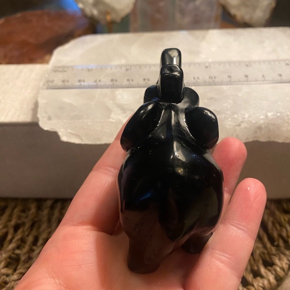 Black Obsidian Elephant Figurine - Picture 3 of 4